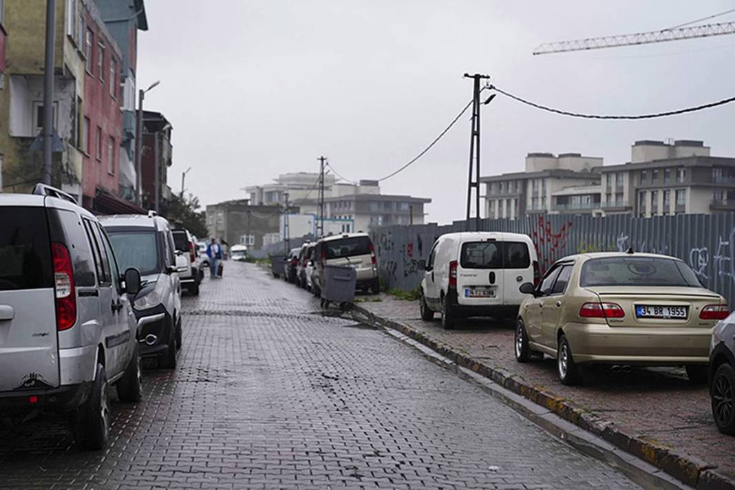 Kaldırımlar tamamen istila edildi: İstanbul'da her 6 araca 1 park yeri düşüyor 44
